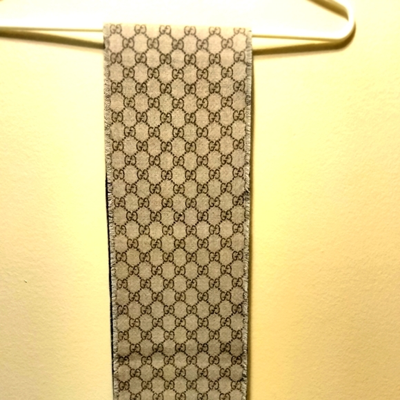 Authentic Gucci Wool Scarf - Picture 4 of 12